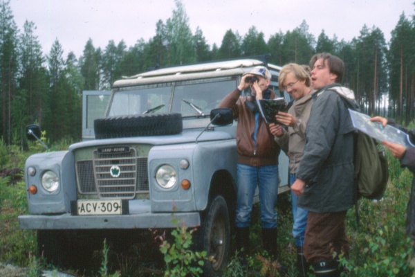 Luonto-Liiton metsäryhmä aloittelemassa aarniometsäkartoituksia Kuhmossa 1992. Kuvassa Janne Kumpulainen, Jorma Rinkinen ja Jarmo Pyykkö.
